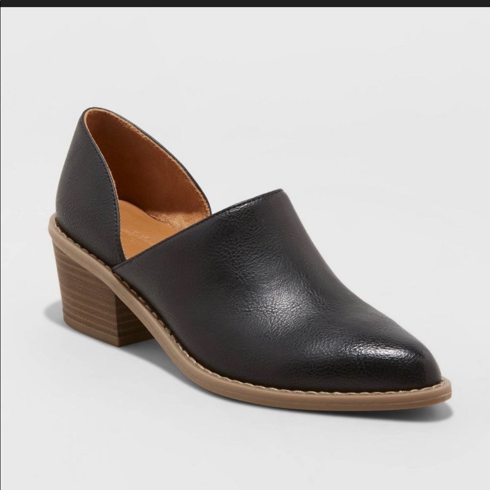 Rylie Pointed Toe Ankle Bootie